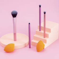 Pink Brush Set - 4 Pennelli Trucco Viso e Occhi + 2 Spugnette a Goccia con Lato Piatto
